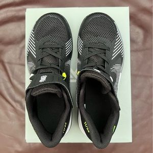Nike Kids' Kyrie Flytrap V PS Basketball Shoes